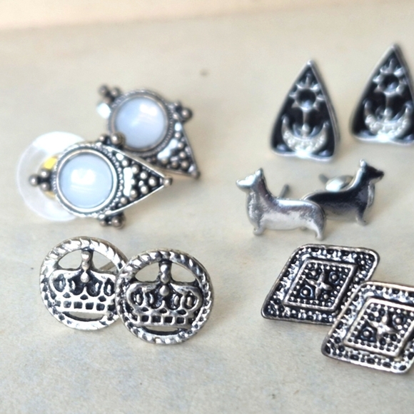 8 Pairs OfAssorted Silver and Black Earrings Set - Picture 7 of 8